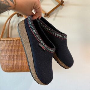 Haflinger Black wool clogs in navy